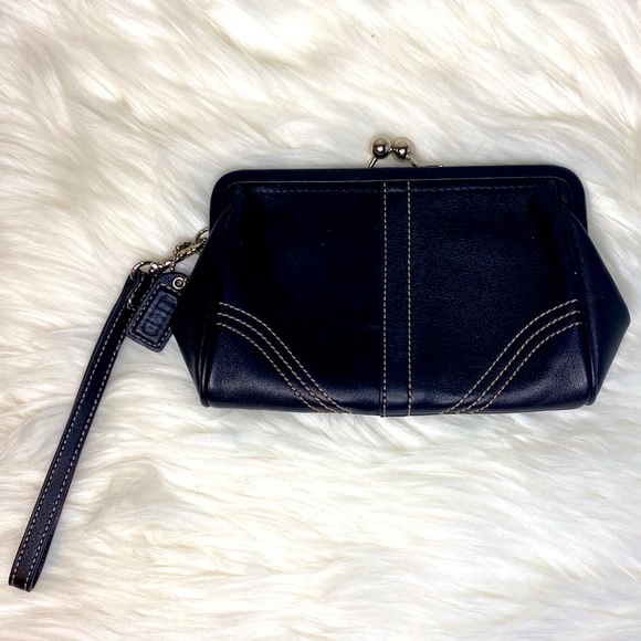 Coach Handbags - Coach Vintage Black Leather Kisslock Coin Purse
